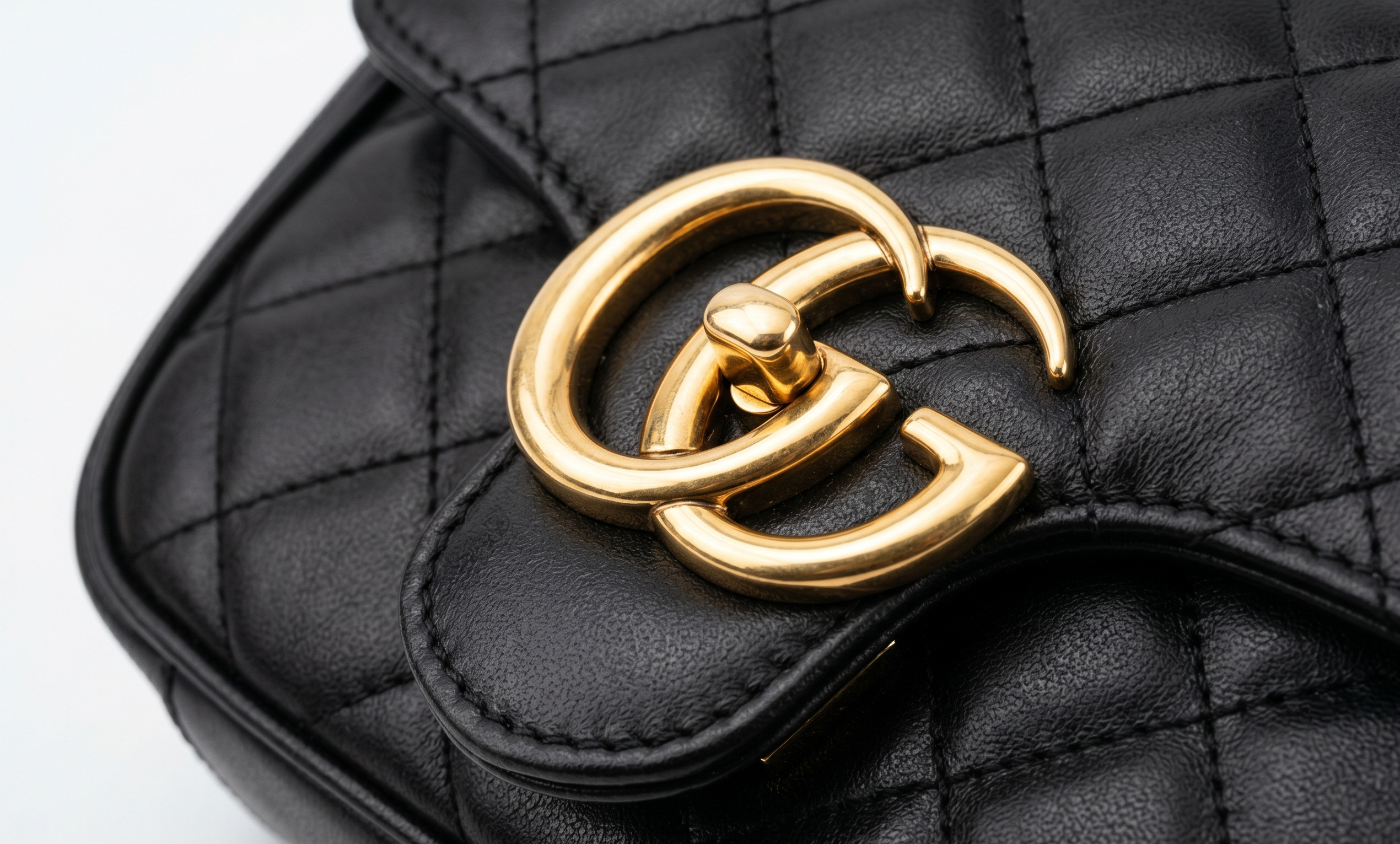 Echte Gucci Tasche erkennen — GG-Logo, Leder und Nähte im Detail